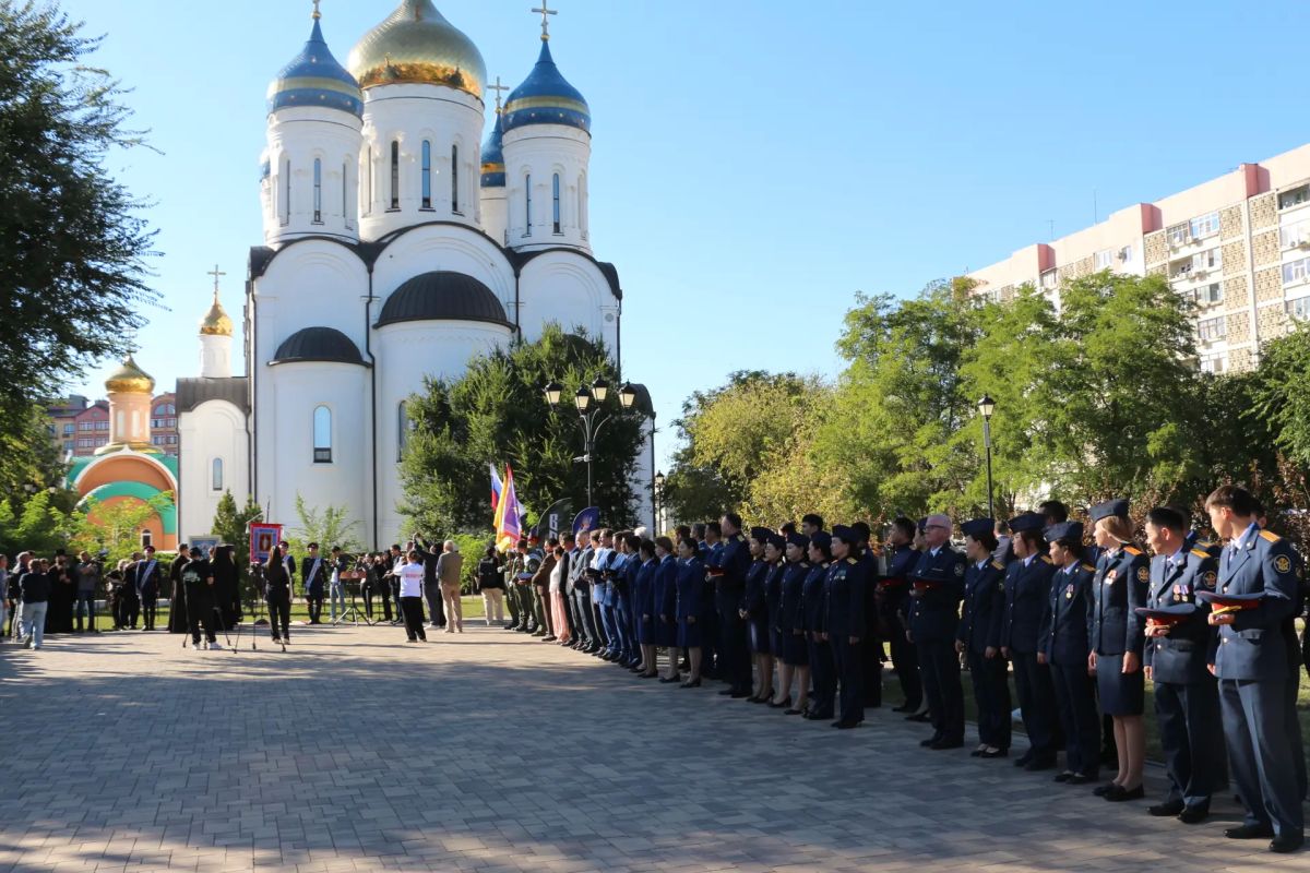 Сотрудники следственного управления приняли участие в памятных мероприятиях в Элисте Сотрудники следственного управления приняли участие в памятных мероприятиях в Элисте