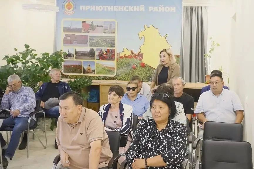 Встреча с избирателями в селе Приютное Встреча с избирателями в селе Приютное