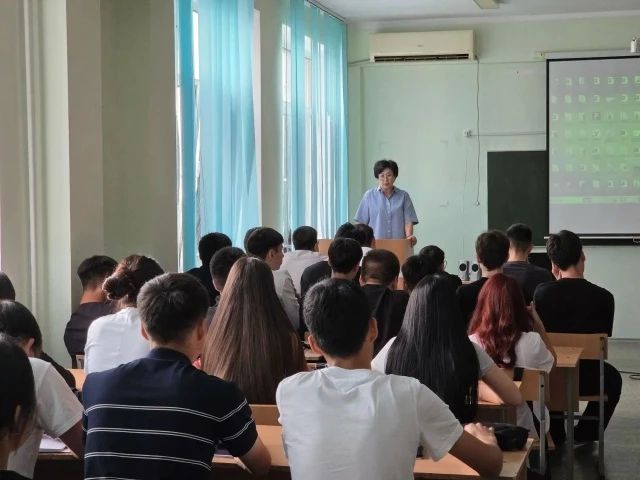 Старший помощник руководителя следственного управления приняла участие в профилактической лекции для студентов Старший помощник руководителя следственного управления приняла участие в профилактической лекции для студентов