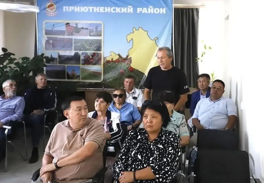 Встреча с избирателями в селе Приютное Встреча с избирателями в селе Приютное