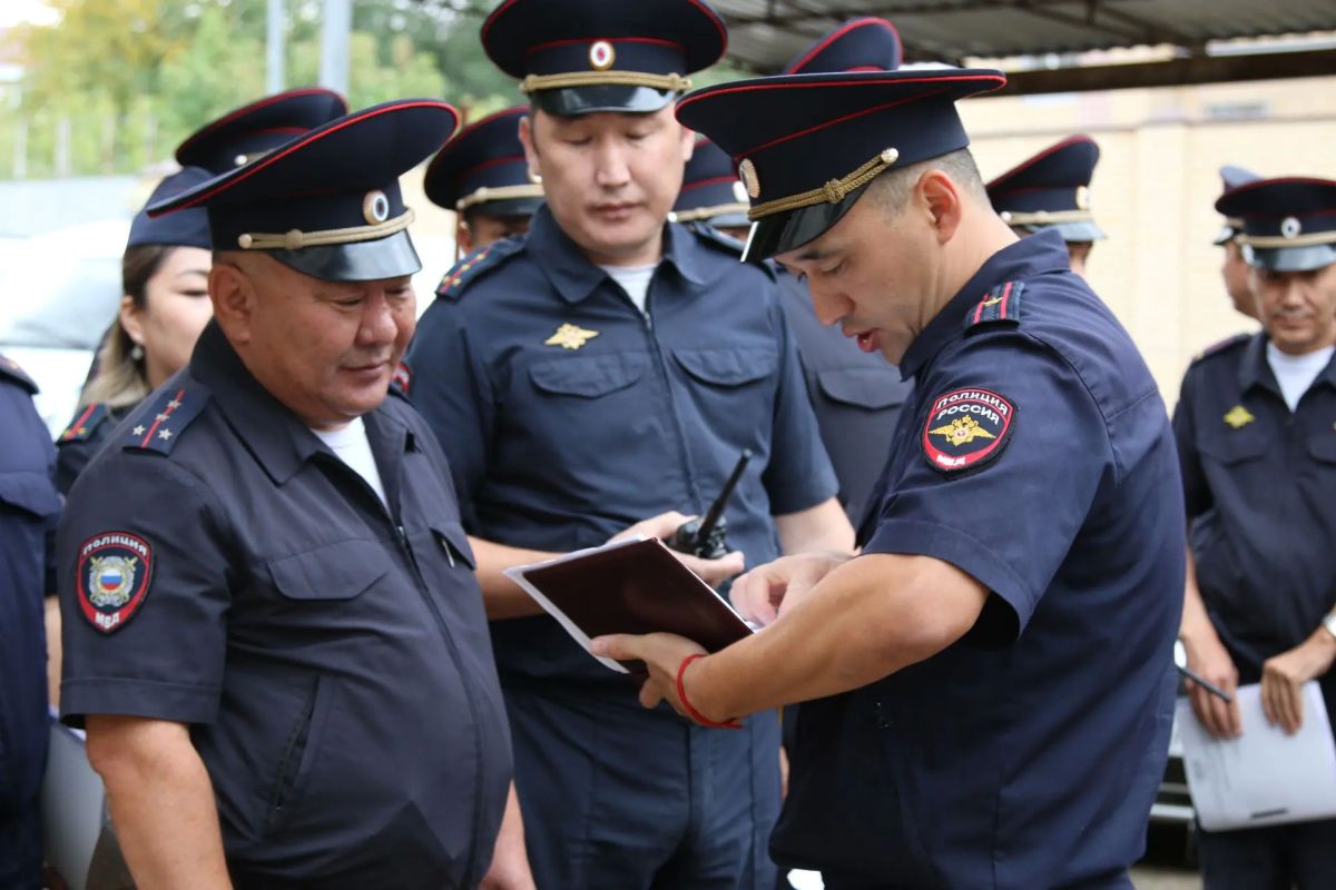 Личный состав органов внутренних дел Республики Калмыкия заступает на дежурство на избирательные участки Личный состав органов внутренних дел Республики Калмыкия заступает на дежурство на избирательные участки