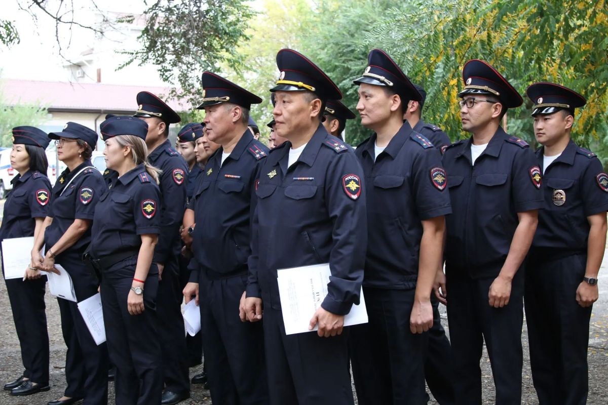 Личный состав органов внутренних дел Республики Калмыкия заступает на дежурство на избирательные участки Личный состав органов внутренних дел Республики Калмыкия заступает на дежурство на избирательные участки