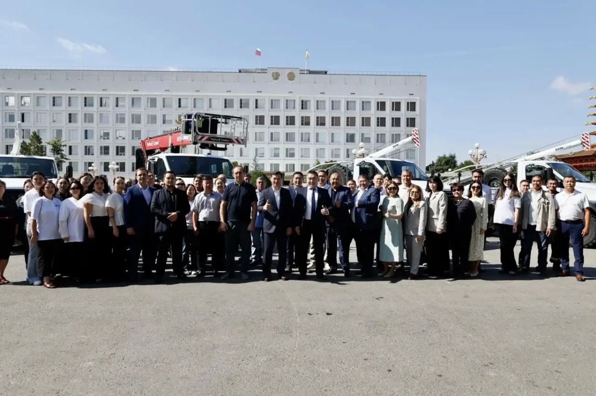 Бату Хасиков: Сегодня автопарк филиала компании «Россети Юг» – «Калмэнерго» пополнился первой партией современной техники Бату Хасиков: Сегодня автопарк филиала компании «Россети Юг» – «Калмэнерго» пополнился первой партией современной техники