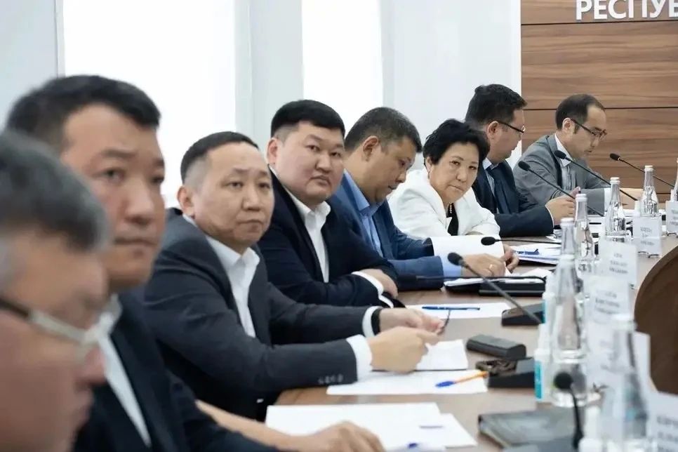 В Калмыкии обсудили результаты социально-экономического развития за 9 месяцев В Калмыкии обсудили результаты социально-экономического развития за 9 месяцев