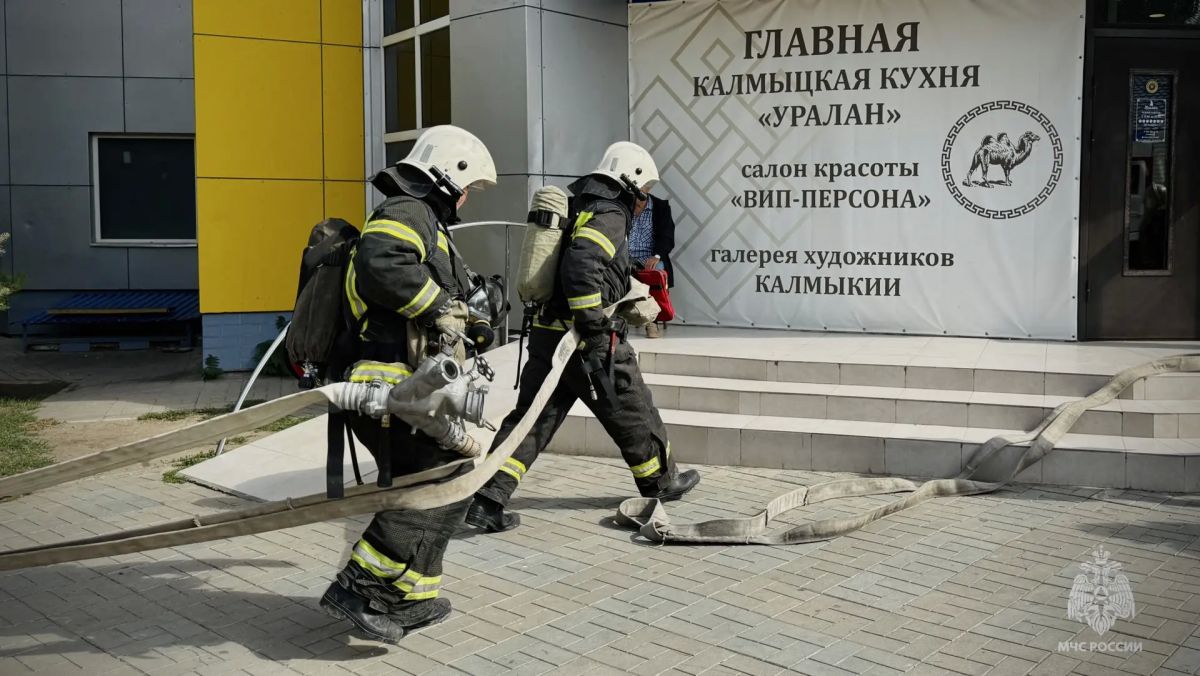 Сотрудники МЧС России провели пожарно-тактические учения в развлекательном центре «Уралан» Сотрудники МЧС России провели пожарно-тактические учения в развлекательном центре «Уралан»