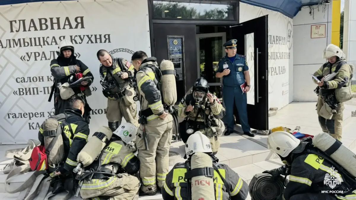 Сотрудники МЧС России провели пожарно-тактические учения в развлекательном центре «Уралан» Сотрудники МЧС России провели пожарно-тактические учения в развлекательном центре «Уралан»
