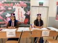 На УИК 99 в Лаганском доме культуры члены участковой комиссии встречают голосующих в национальных нарядах