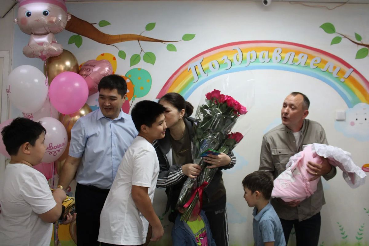 Сегодня в Калмыкии отмечается День многодетной семьи Сегодня в Калмыкии отмечается День многодетной семьи