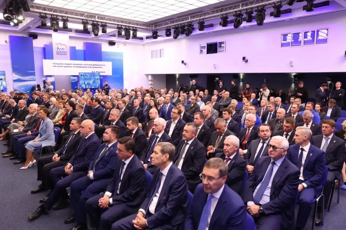 Бату Хасиков: Принял участие в заседании Генерального совета партии «Единая Россия» под председательством Дмитрия Анатольевича Медведева Бату Хасиков: Принял участие в заседании Генерального совета партии «Единая Россия» под председательством Дмитрия Анатольевича Медведева