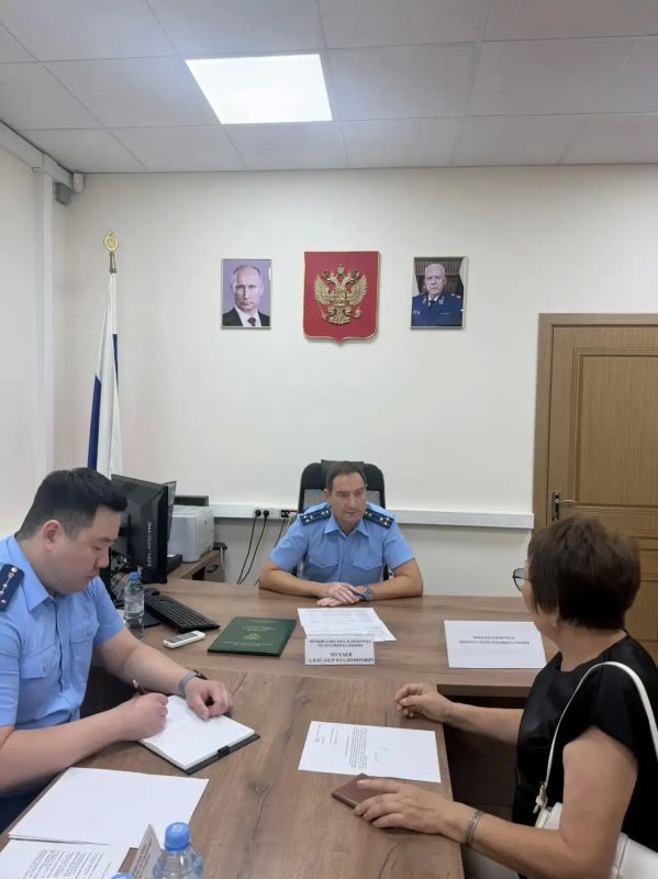Первый заместитель прокурора республики провел прием жителей Лаганского и Черноземельского районов Первый заместитель прокурора республики провел прием жителей Лаганского и Черноземельского районов