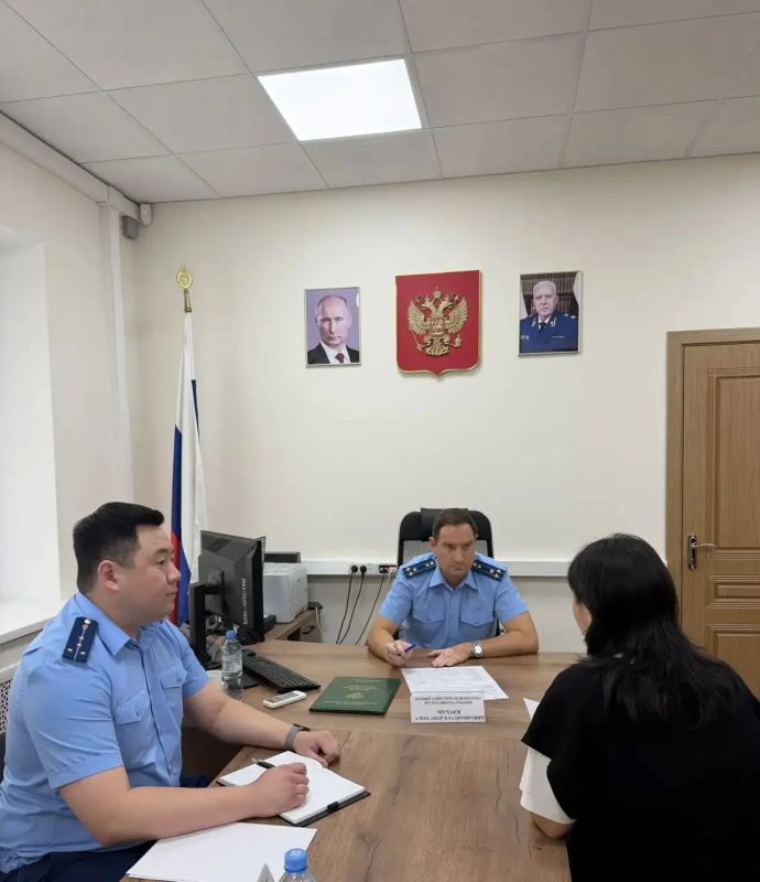Первый заместитель прокурора республики провел прием жителей Лаганского и Черноземельского районов Первый заместитель прокурора республики провел прием жителей Лаганского и Черноземельского районов