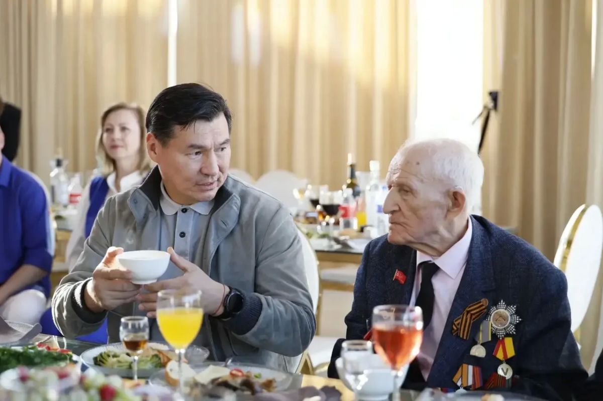 Бату Хасиков: Поздравил со 101-летием нашего дорогого ветерана Великой Отечественной войны Петра Леонтьевича Леонтьева Бату Хасиков: Поздравил со 101-летием нашего дорогого ветерана Великой Отечественной войны Петра Леонтьевича Леонтьева