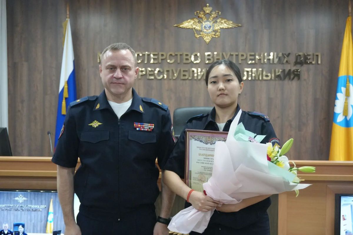 Сегодня в республиканском МВД прошло рабочее совещание, на котором состоялась церемония награждения сотрудников Информационного центра МВД по Республике Калмыкия, приуроченная ко дню образования службы Сегодня в республиканском МВД прошло рабочее совещание, на котором состоялась церемония награждения сотрудников Информационного центра МВД по Республике Калмыкия, приуроченная ко дню образования службы