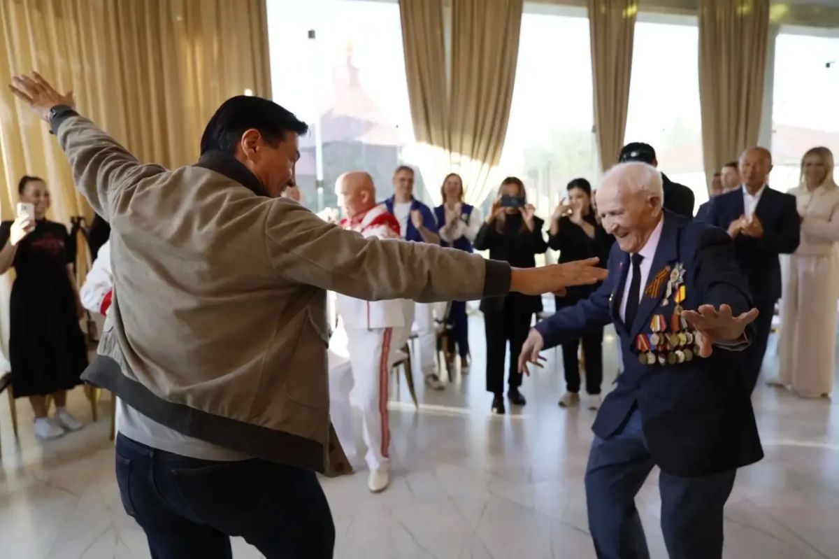 Бату Хасиков: Поздравил со 101-летием нашего дорогого ветерана Великой Отечественной войны Петра Леонтьевича Леонтьева Бату Хасиков: Поздравил со 101-летием нашего дорогого ветерана Великой Отечественной войны Петра Леонтьевича Леонтьева
