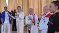 Делегация из Чувашии специально приехала в Калмыкию, чтобы поздравить Петра Леонтьевича Леонтьева Петру Леонтьевичу преподнесли традиционный национальный чувашский костюм, как знак связи с малой родиной, с корнями, с...