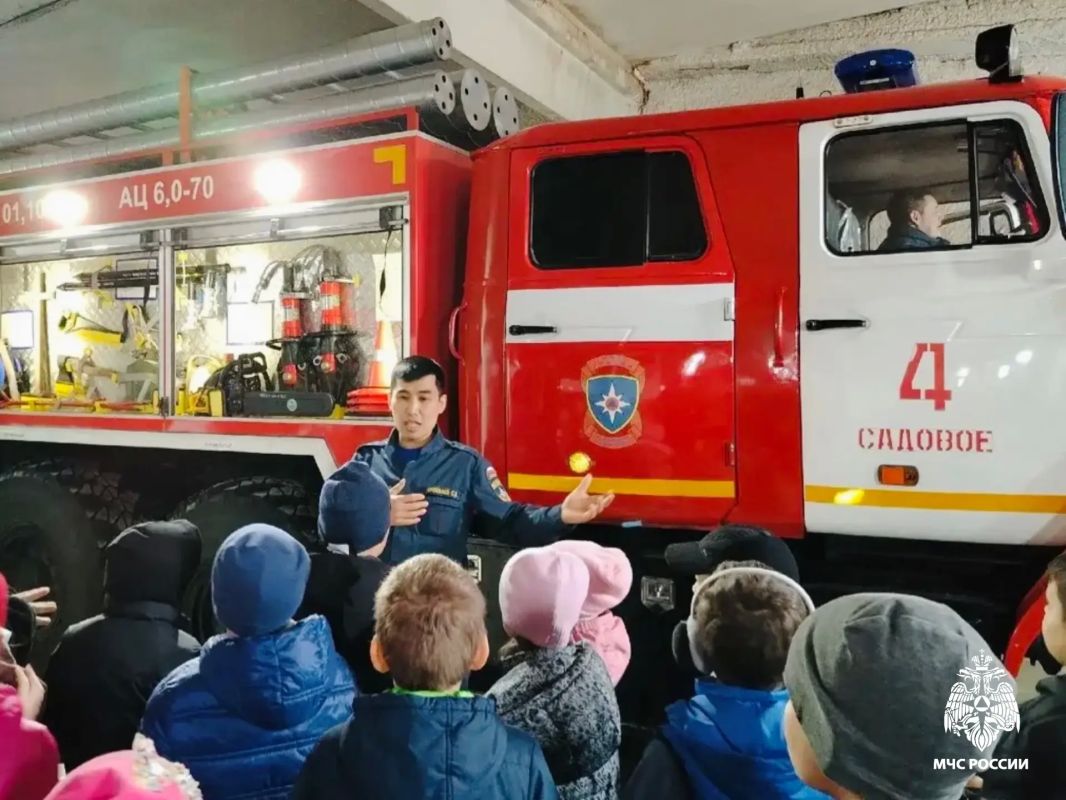 В гостях у огнеборцев: знакомство с профессией В гостях у огнеборцев: знакомство с профессией