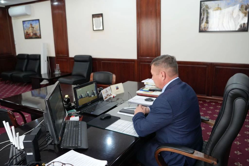 Сегодня состоялось первое заседание депутатов Государственной Думы ФС РФ девятого созыва Сегодня состоялось первое заседание депутатов Государственной Думы ФС РФ девятого созыва
