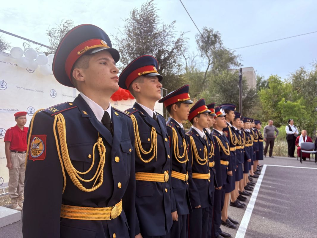 В Калмыкии прошла торжественная церемония принесения клятвы кадета учащимися профильного класса СК России В Калмыкии прошла торжественная церемония принесения клятвы кадета учащимися профильного класса СК России