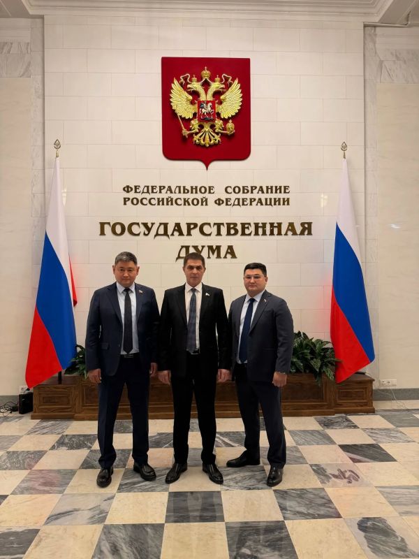Сенаторы Российской Федерации от Республики Калмыкия Борис Хачиров и Байир Путеев провели рабочую встречу с избранным депутатом от Калмыцкого одномандатного округа Михаилом Богатовым