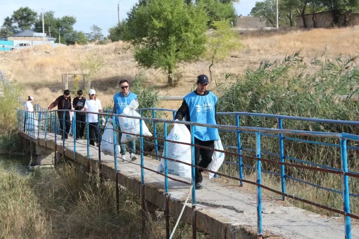 Сотрудники Минприроды Калмыкии провели субботник в рамках акции «Вода России» Сотрудники Минприроды Калмыкии провели субботник в рамках акции «Вода России»