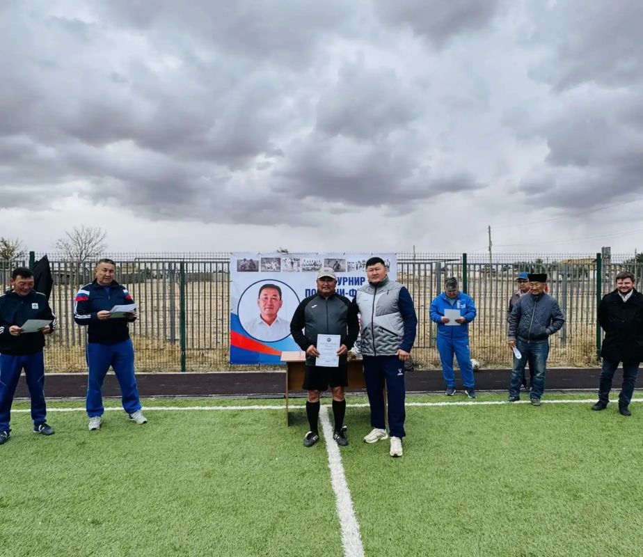 В поселке Цаган-Нур Октябрьского района состоялся турнир по мини-футболу, посвященный памяти отличника просвещения, ветерана педагогического труда Шорвы Константиновича Цутаева В поселке Цаган-Нур Октябрьского района состоялся турнир по мини-футболу, посвященный памяти отличника просвещения, ветерана педагогического труда Шорвы Константиновича Цутаева