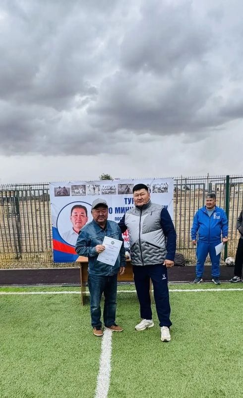В поселке Цаган-Нур Октябрьского района состоялся турнир по мини-футболу, посвященный памяти отличника просвещения, ветерана педагогического труда Шорвы Константиновича Цутаева В поселке Цаган-Нур Октябрьского района состоялся турнир по мини-футболу, посвященный памяти отличника просвещения, ветерана педагогического труда Шорвы Константиновича Цутаева