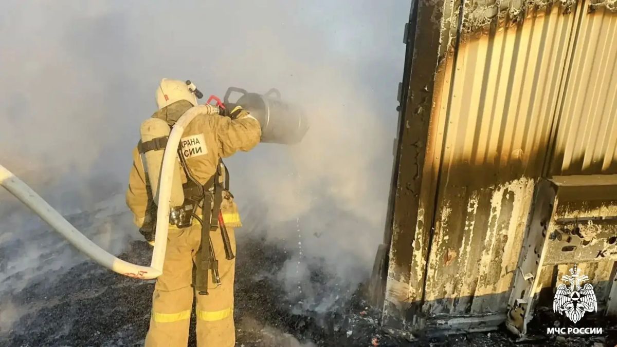 Огнеборцы Яшкульского района ликвидировали возгорание прицепа Огнеборцы Яшкульского района ликвидировали возгорание прицепа