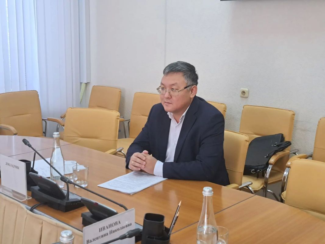 Под председательством Очира Халгаева состоялось заседание комитета по бюджету, налогам, собственности, экономической политике и предпринимательству Народного Хурала (Парламента) Республики Калмыкия Под председательством Очира Халгаева состоялось заседание комитета по бюджету, налогам, собственности, экономической политике и предпринимательству Народного Хурала (Парламента) Республики Калмыкия