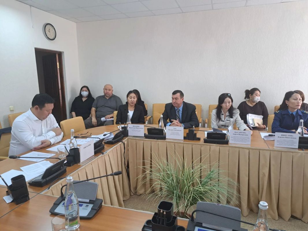 Под председательством Очира Халгаева состоялось заседание комитета по бюджету, налогам, собственности, экономической политике и предпринимательству Народного Хурала (Парламента) Республики Калмыкия Под председательством Очира Халгаева состоялось заседание комитета по бюджету, налогам, собственности, экономической политике и предпринимательству Народного Хурала (Парламента) Республики Калмыкия
