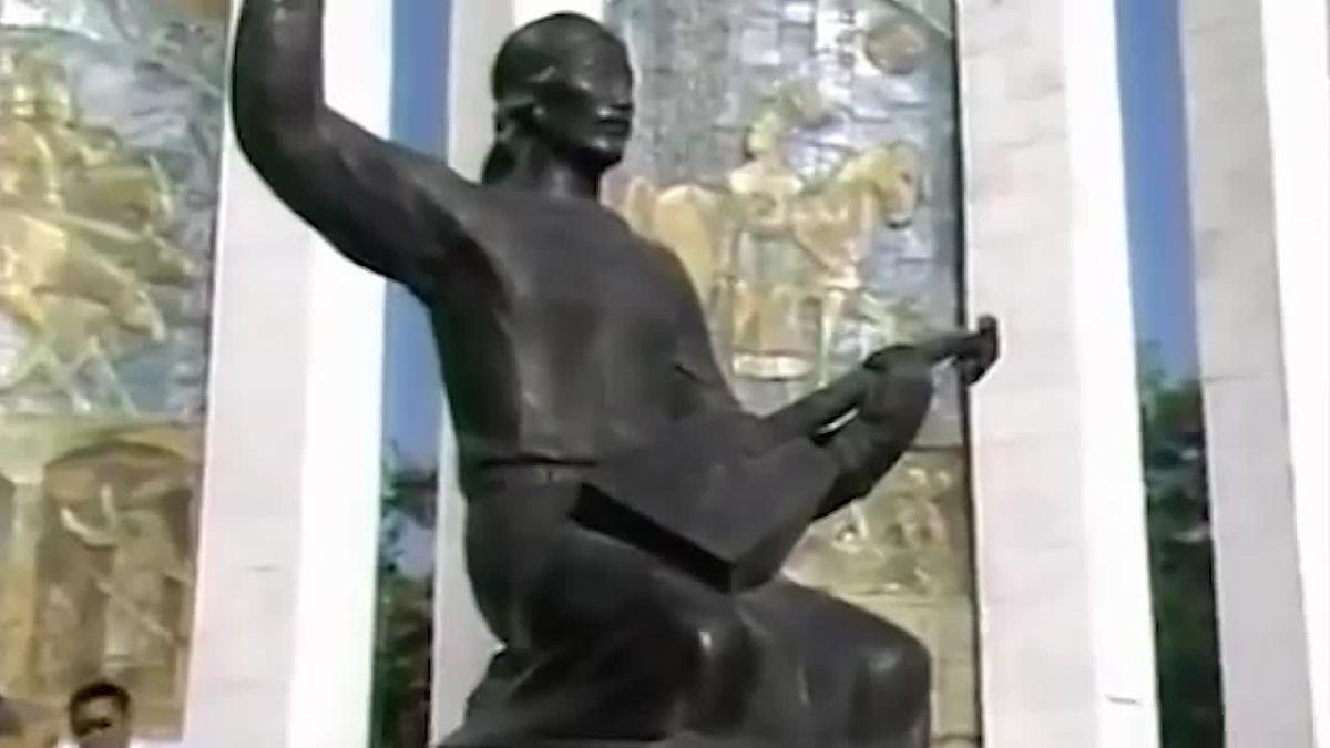 А вы знаете, как создавалась скульптура, посвященная нашему великому джангарчи Ээлян Овла?