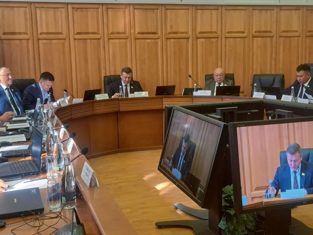 В ходе сессии рассмотрен и поддержан проект закона Республики Калмыкия «О внесении изменений в Закон Республики Калмыкия «О правовом регулировании отдельных вопросов в сфере жилищных отношений»