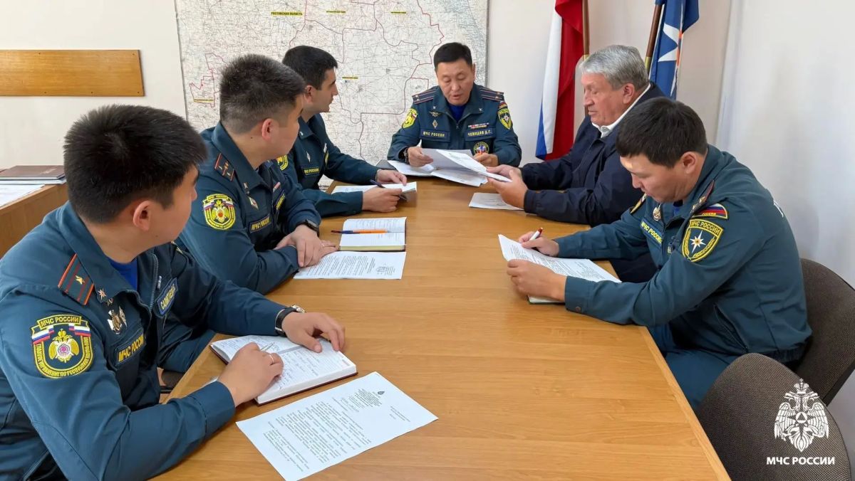 МЧС Калмыкии и ВДПО обсудили планы совместной работы