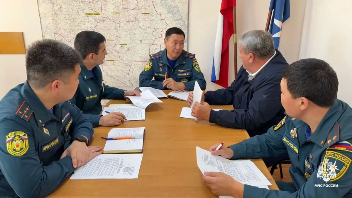 МЧС Калмыкии и ВДПО обсудили планы совместной работы МЧС Калмыкии и ВДПО обсудили планы совместной работы