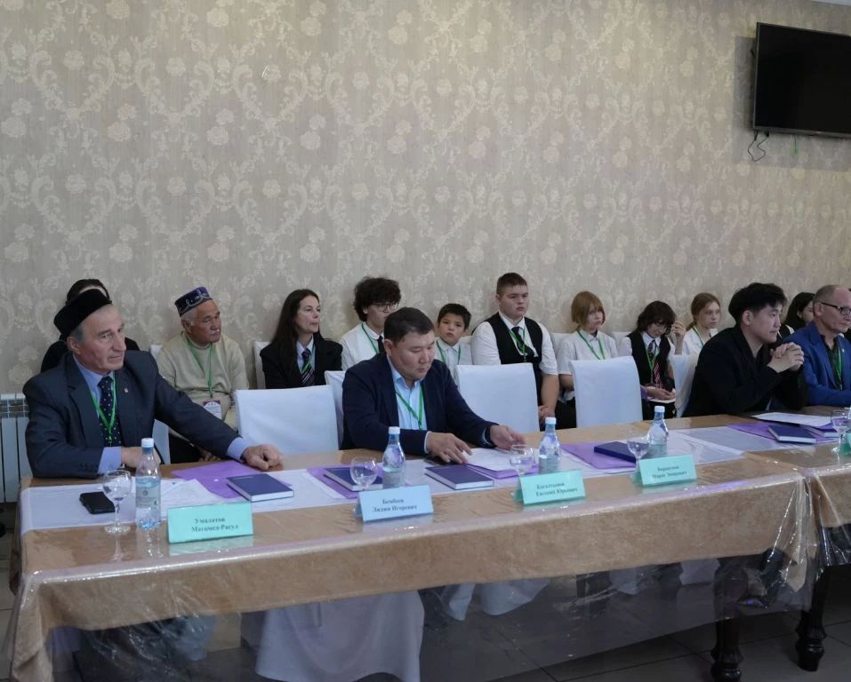 Председатель Народного Хурала (Парламента) Республики Калмыкия Артем Михайлов принял участие в открытии Межрегиональной дискуссионной площадки «Основы государственно-конфессиональных отношений в России» Председатель Народного Хурала (Парламента) Республики Калмыкия Артем Михайлов принял участие в открытии Межрегиональной дискуссионной площадки «Основы государственно-конфессиональных отношений в России»