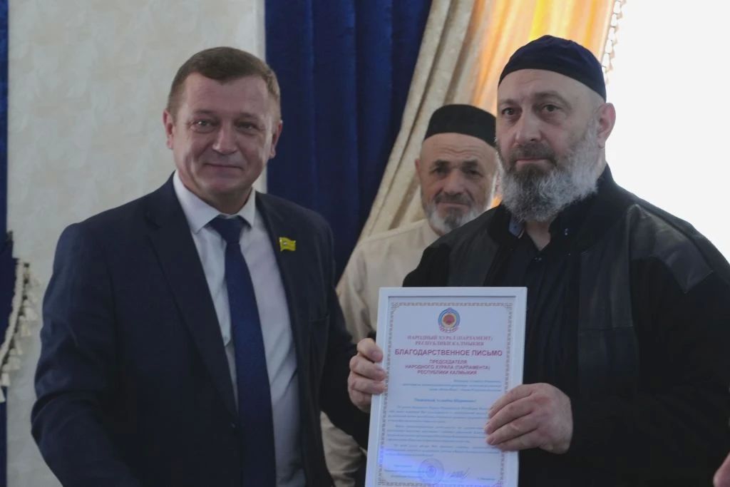 Председатель Народного Хурала (Парламента) Республики Калмыкия Артем Михайлов принял участие в открытии Межрегиональной дискуссионной площадки «Основы государственно-конфессиональных отношений в России» Председатель Народного Хурала (Парламента) Республики Калмыкия Артем Михайлов принял участие в открытии Межрегиональной дискуссионной площадки «Основы государственно-конфессиональных отношений в России»