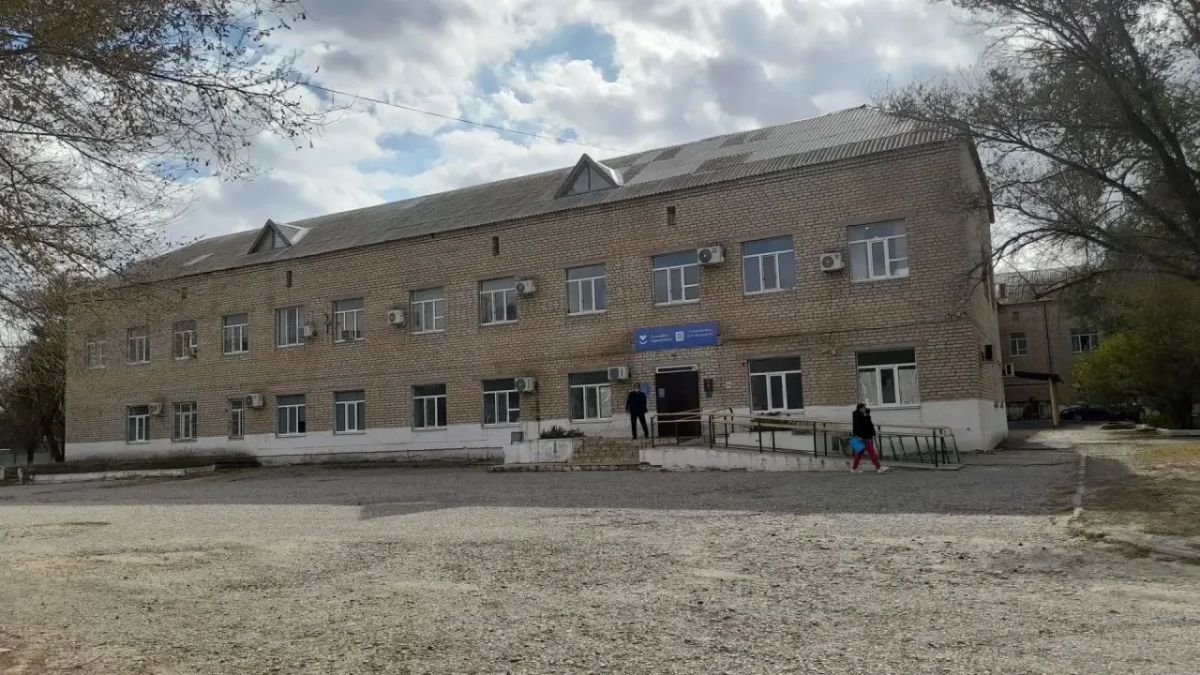 Арслан Мушараев посетил Яшкульскую районную больницу с рабочим визитом Арслан Мушараев посетил Яшкульскую районную больницу с рабочим визитом