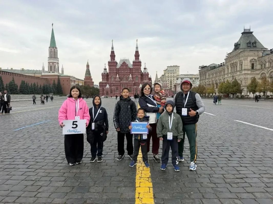 В Москве наградили многодетную семью Боктаевых из Калмыкии В Москве наградили многодетную семью Боктаевых из Калмыкии