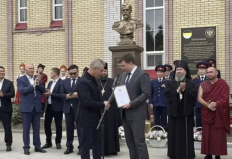Приветственный адрес от имени Главы Калмыкии Бату Хасикова зачитал руководитель Администрации Главы РК Кирилл Попов Приветственный адрес от имени Главы Калмыкии Бату Хасикова зачитал руководитель Администрации Главы РК Кирилл Попов