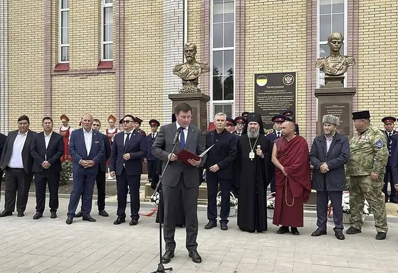 Приветственный адрес от имени Главы Калмыкии Бату Хасикова зачитал руководитель Администрации Главы РК Кирилл Попов
