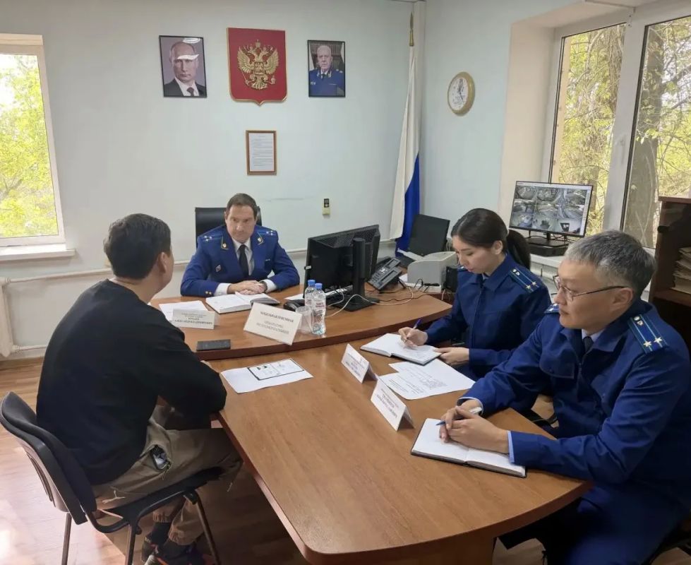 19 октября 2026 года в рамках рабочего выезда и.о. прокурора республики Александр Мухаев провел личный прием жителей Кетченеровского района