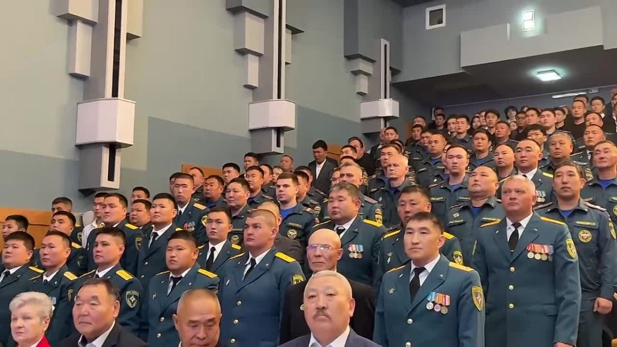 В Правительстве Калмыкии началось торжественное собрание в честь 100-летия пожарной охраны