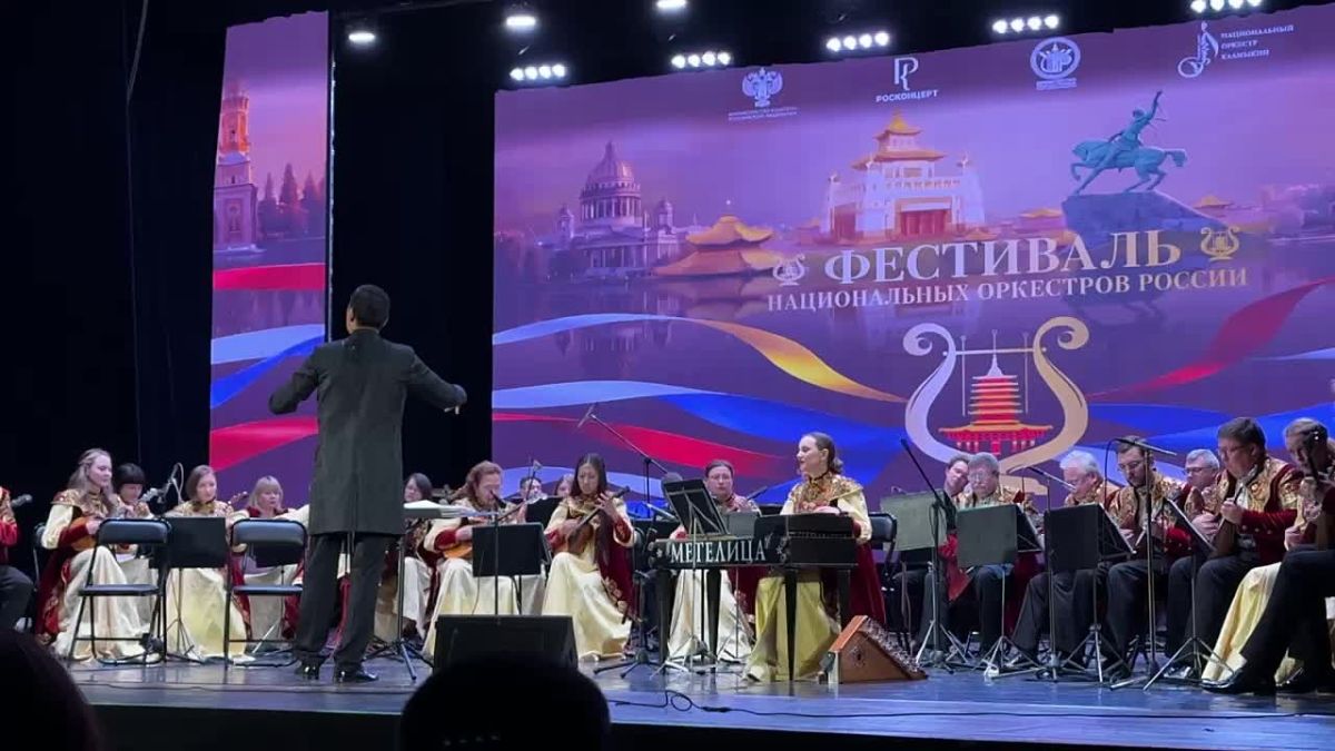 Савр Катаев за дирижёрским пультом «Метелицы»: звучит «Дворец Джангара»