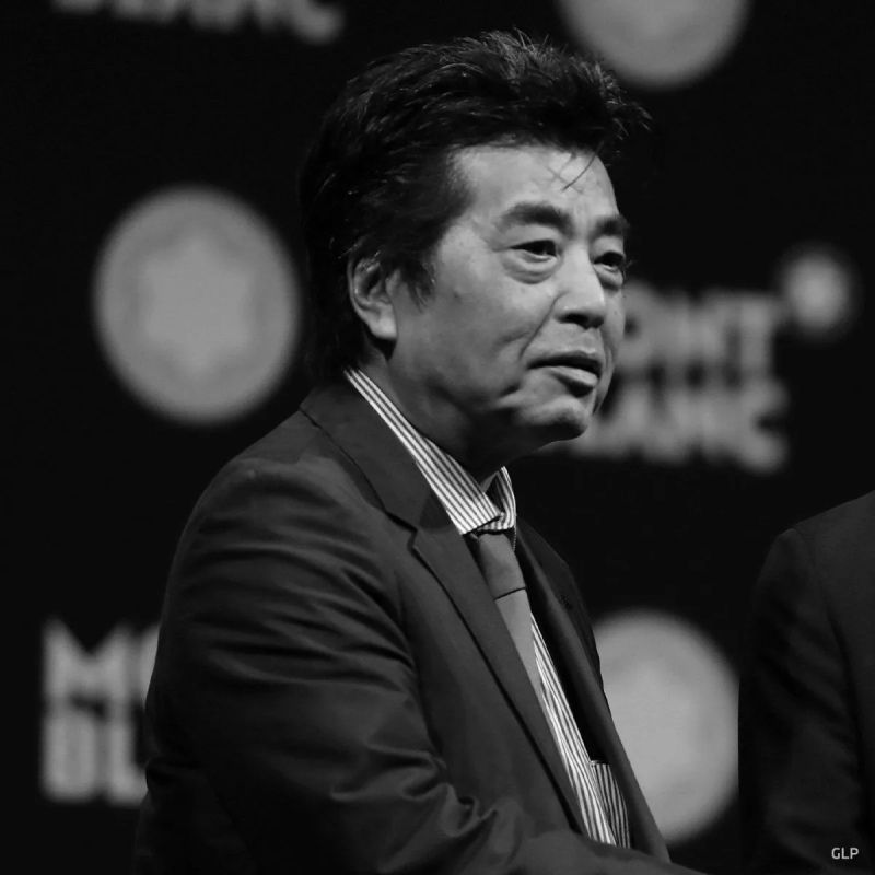 Японский писатель Рю Мураками умер в возрасте 74 лет, сообщает Japan News