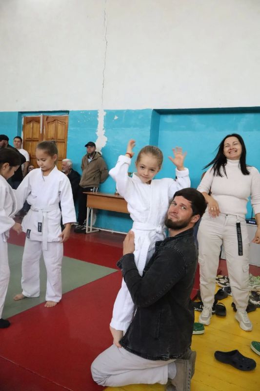 24 октября на базе Башантинского колледжа имени Ф.Г. Попова состоялось значимое событие — торжественное открытие авторской школы единоборств Александра Шлеменко «ШТОРМ» и первое открытое первенство по дзюдо! 24 октября на базе Башантинского колледжа имени Ф.Г. Попова состоялось значимое событие — торжественное открытие авторской школы единоборств Александра Шлеменко «ШТОРМ» и первое открытое первенство по дзюдо!