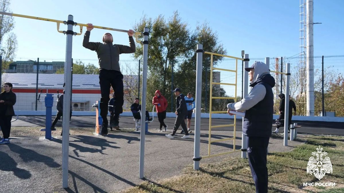 Сила, скорость, выносливость: сотрудники регионального МЧС проверили свою физическую форму Сила, скорость, выносливость: сотрудники регионального МЧС проверили свою физическую форму