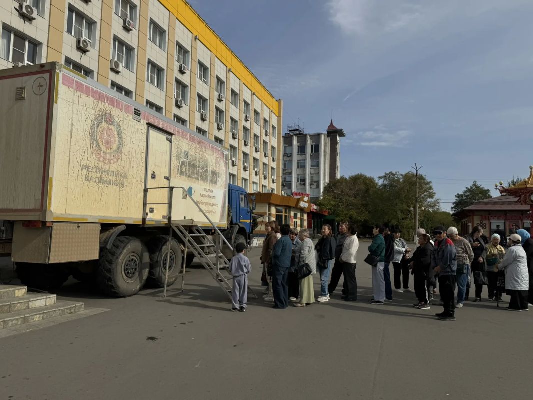 Около 1400 человек посетили акцию городской поликлиники перед гостиницей «Элиста» Около 1400 человек посетили акцию городской поликлиники перед гостиницей «Элиста»