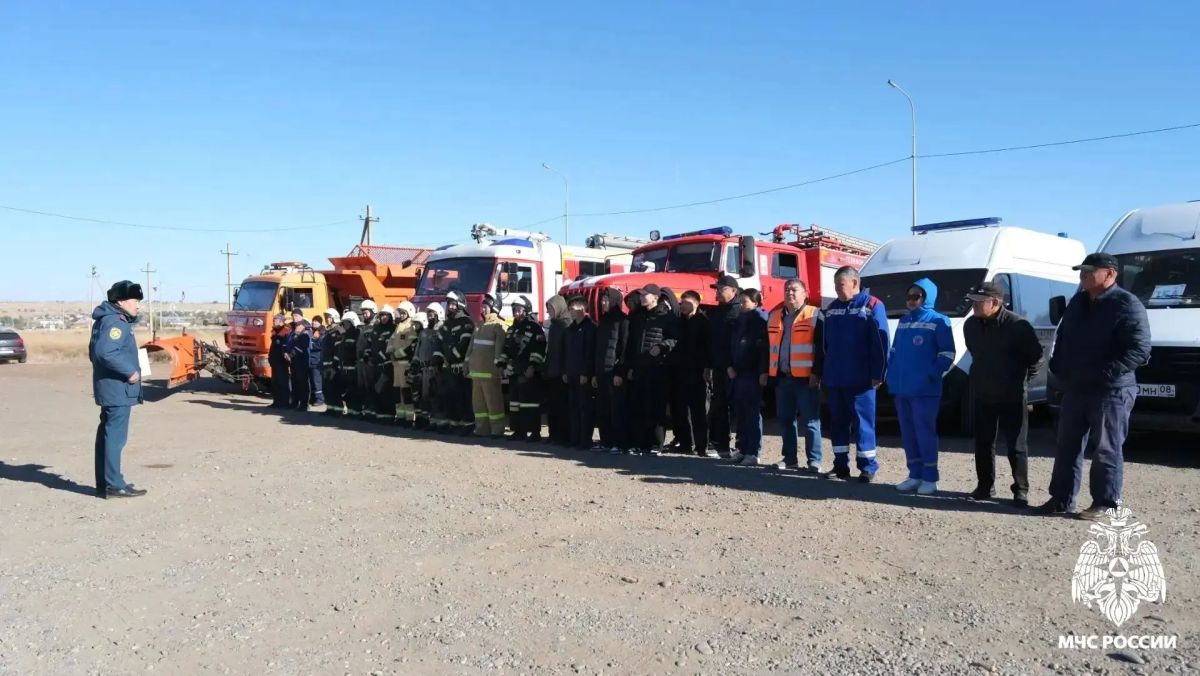 В Калмыкии прошли учения по ликвидации последствий непогоды В Калмыкии прошли учения по ликвидации последствий непогоды