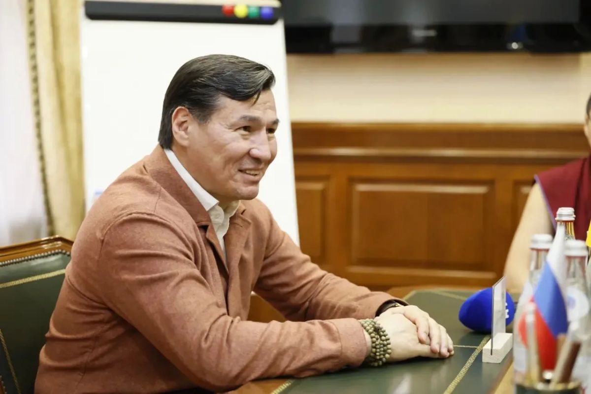 Бату Хасиков: Рады приветствовать на калмыцкой земле КамбыЛаму Республики Тыва досточтимого Лоден Шераба Бату Хасиков: Рады приветствовать на калмыцкой земле КамбыЛаму Республики Тыва досточтимого Лоден Шераба