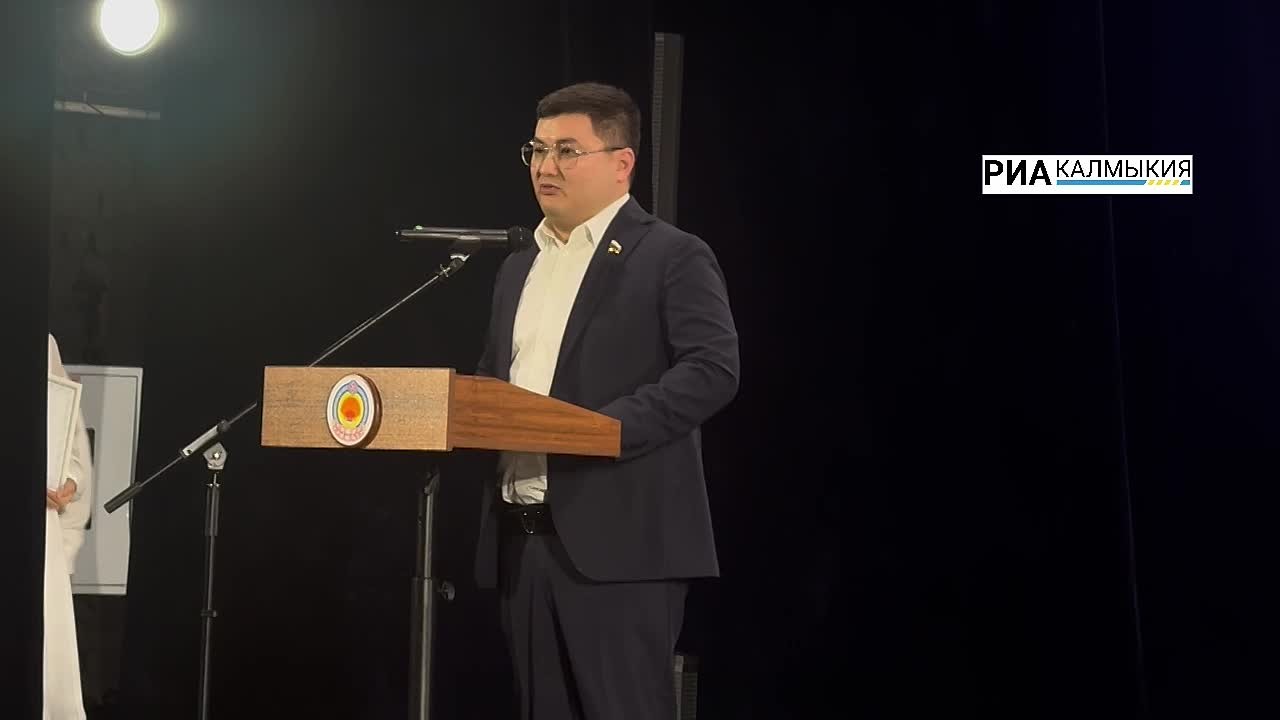 «Черноземельский район сегодня по праву называют сердцем животноводческой отрасли республики», — сенатор Российской Федерации от Калмыкии Борис Хачиров поздравил земляков с 75-летием муниципалитета