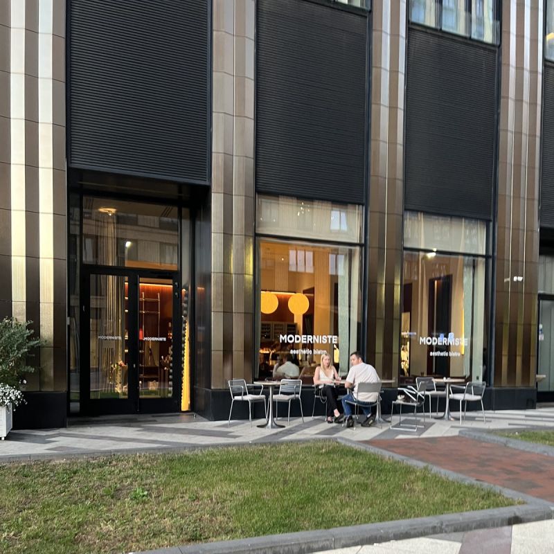 Вкусная игра в ностальгию: Moderniste Aesthetic Bistro на Ленинградке